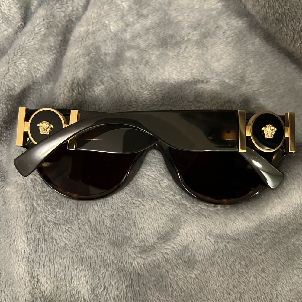 VERSACE Sunglasses - Picture 7 of 10